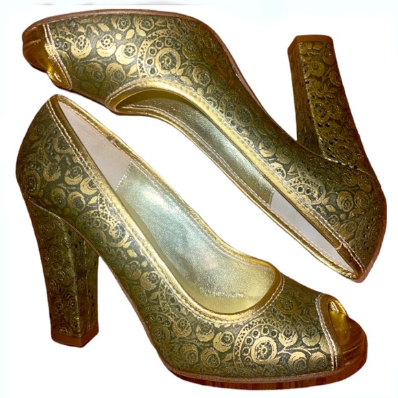 Cynthia Vincent leather heels Victorian style floral gold 8